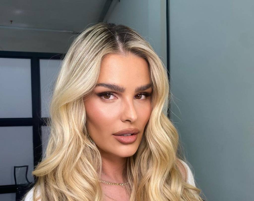 Yasmin Brunet rebate críticas a look ousado: ‘Sou uma mulher livre’