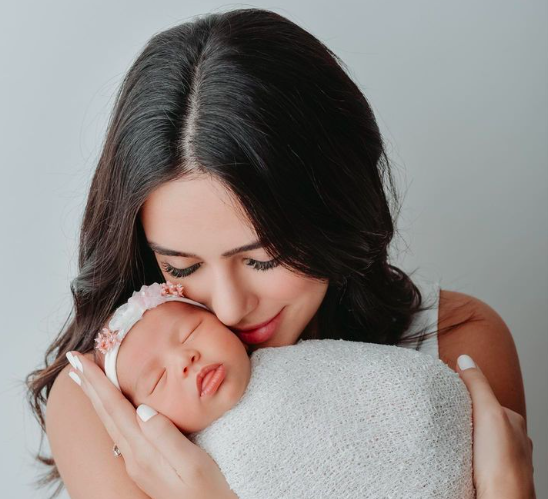 Bruna Biancardi celebra primeiro mês da filha com Neymar