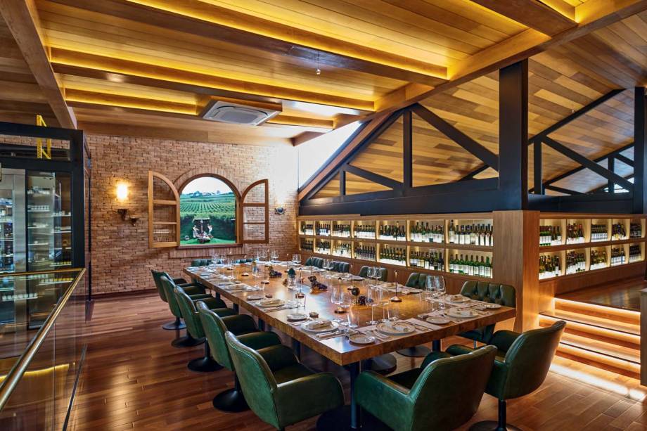 Piso superior: com uma mesa que pode ser montada para banquetes Piso superior: com uma mesa que pode ser montada para banquetes