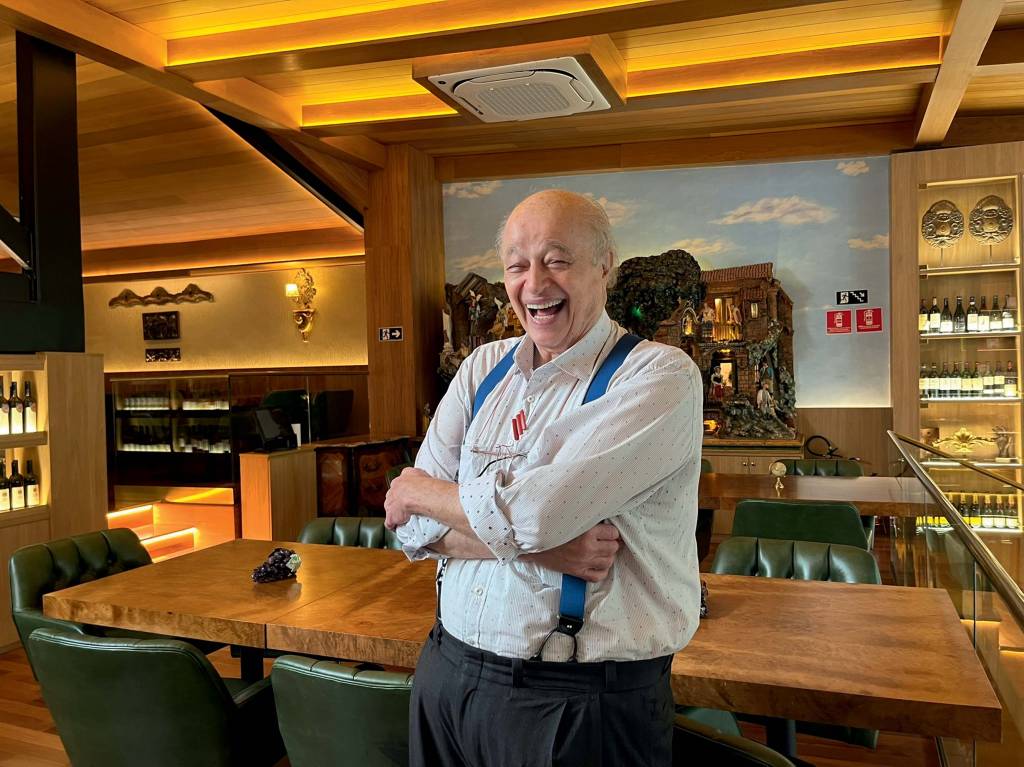 Massimo Ferrari se prepara para abrir o restaurante Felice e Maria