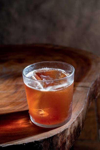 War plane: uísque, calda de abacaxi com especiarias, Aperol, amaro Ramazzotti e sucos de limões