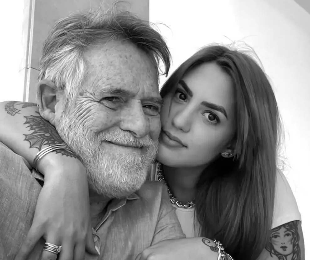 José de Abreu se declara para namorada Carol Junger com foto rara dos dois