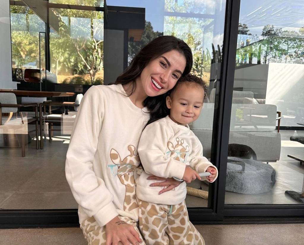 Bianca Andrade e o filho sofrem acidente de carro no RJ