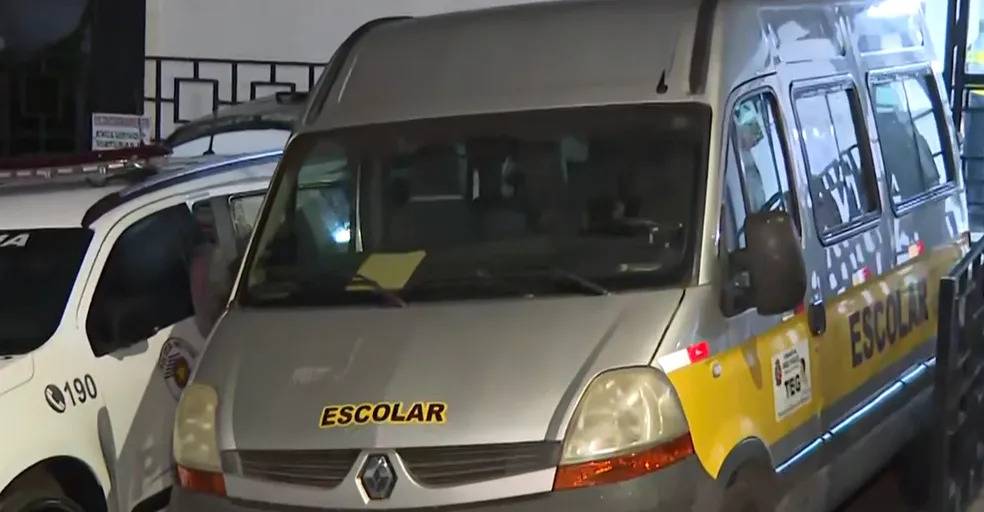 Motorista e auxiliar de van onde menino foi encontrado morto são soltos