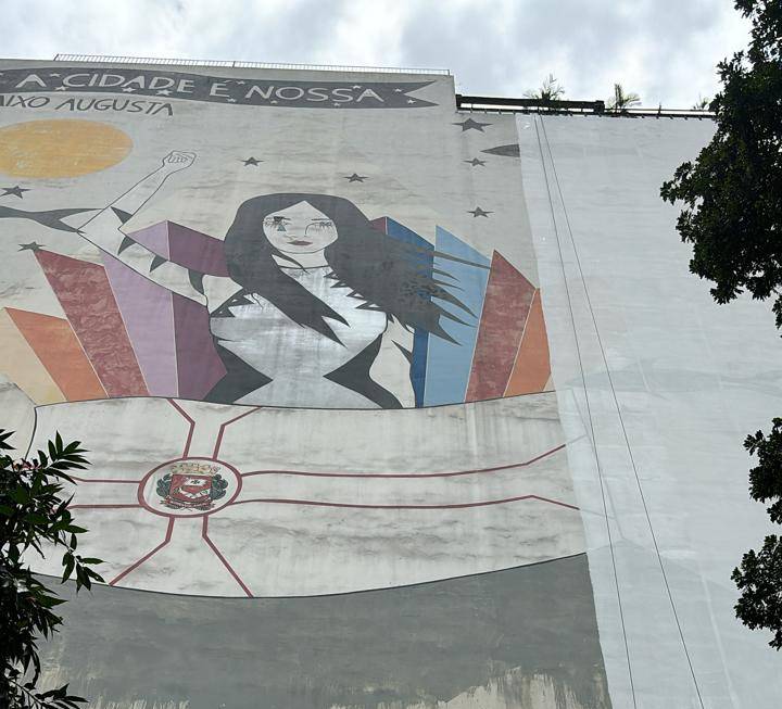 Justiça ordena suspensão do apagamento do mural de Rita Wainer
