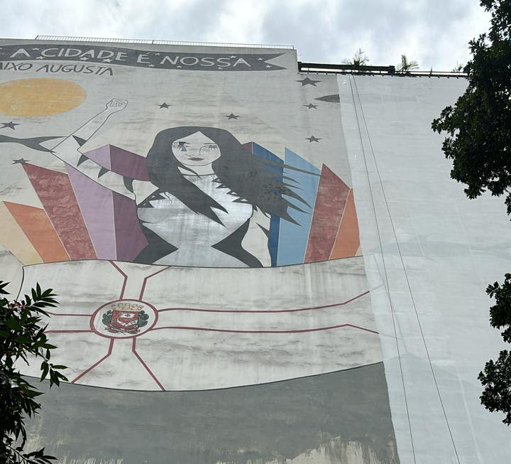 Justiça ordena suspensão do apagamento do mural de Rita Wainer