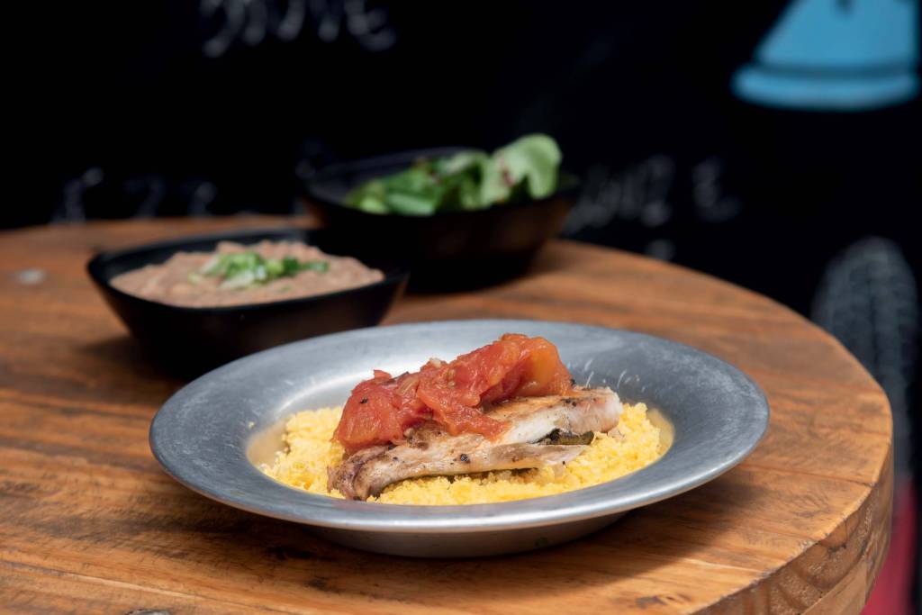 Banca 06 Kinjo serve almoços em antigo mercado do Centro