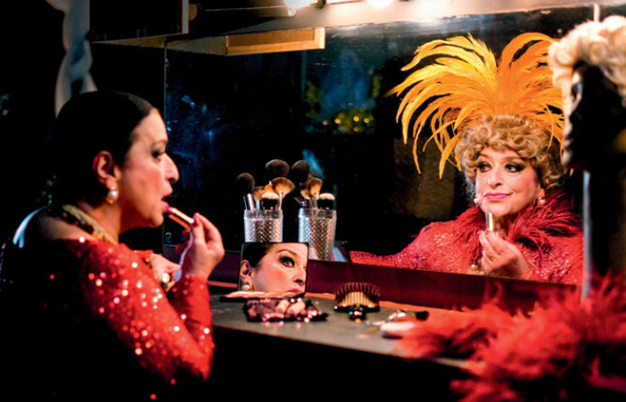 Peça ‘Nasci pra ser Dercy’ ganha nova temporada gratuita na Caixa Cultural