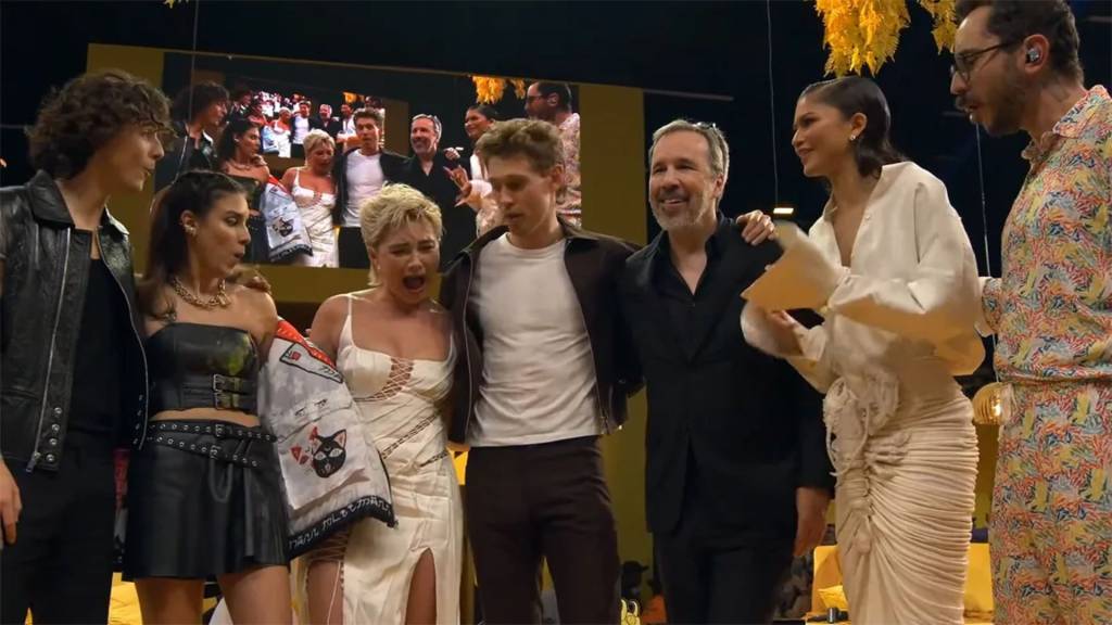 CCXP23: Florence Pugh é atingida por objeto lançado por fã