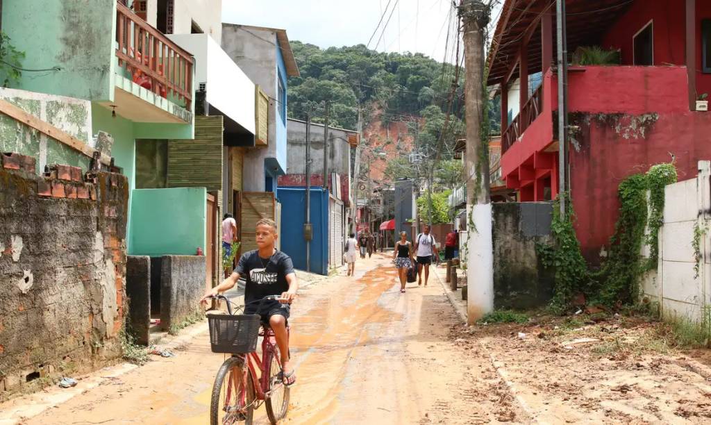 Justiça autoriza demolição de parte da Vila Sahy, em São Sebastião