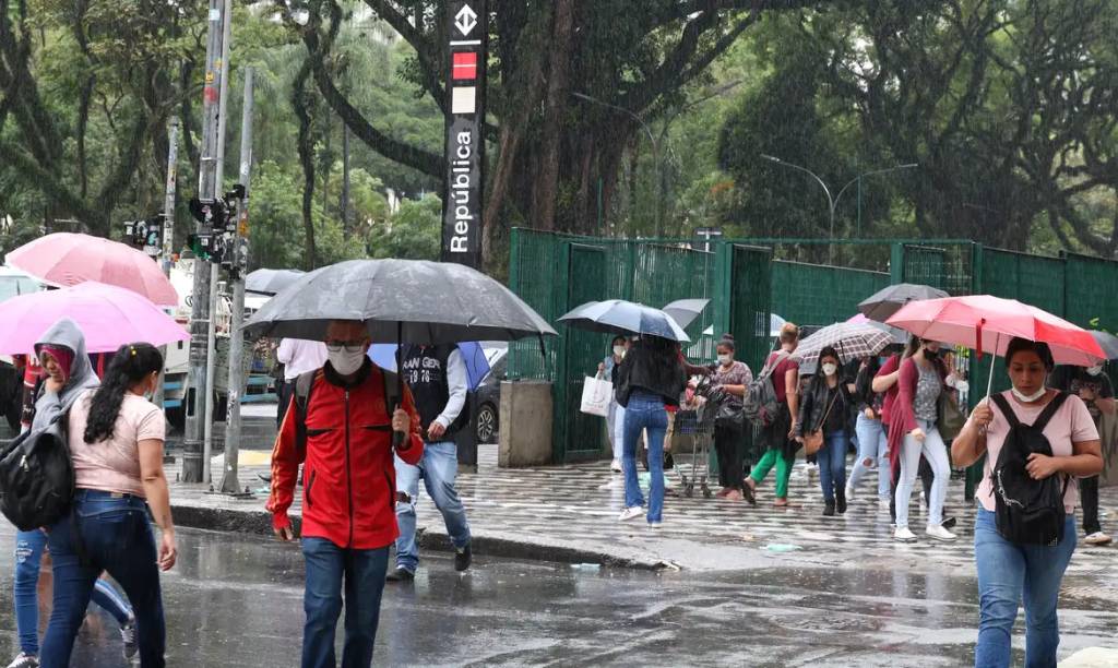 SP pode ter chuva intensa nesta segunda (26); confira a previsão da semana