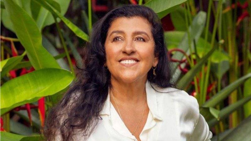Regina Casé ficou dois dias sem enxergar após problema nos olhos