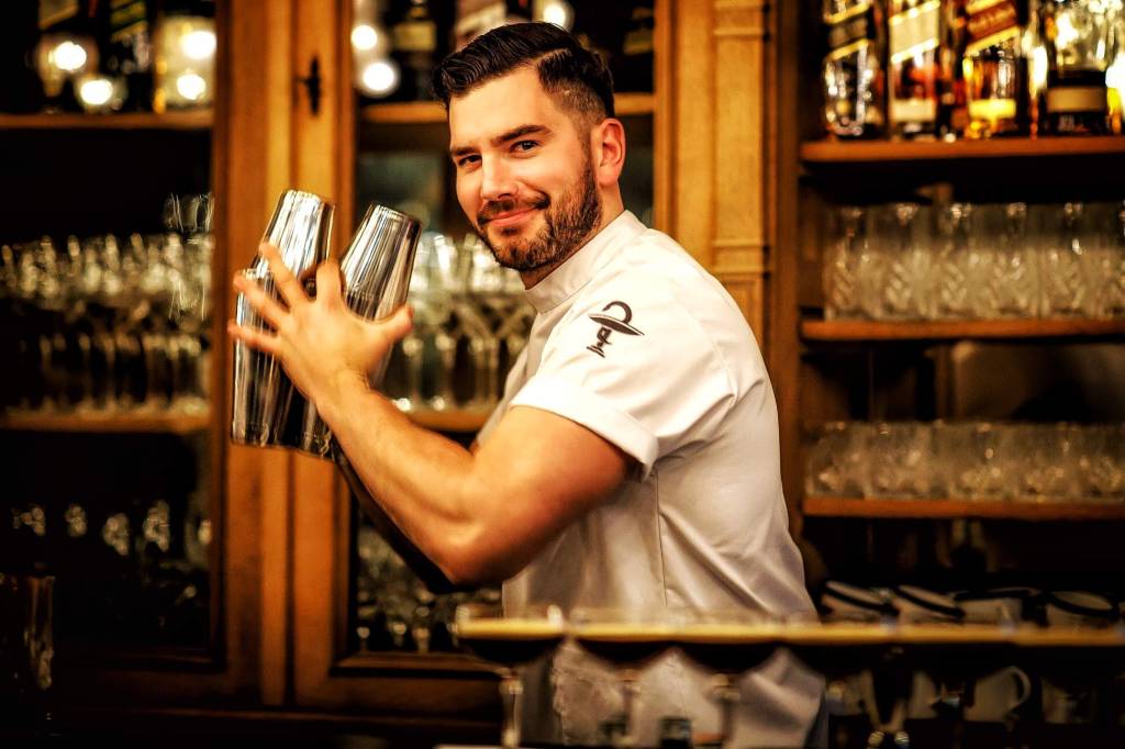 Ben Lobos Bartender – Caledonia Whisky Co. ben-lobos-bartender-escocês-no-caledonia-whisky-co