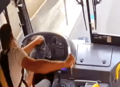 Homem sequestra ônibus e faz motorista refém em Santo André