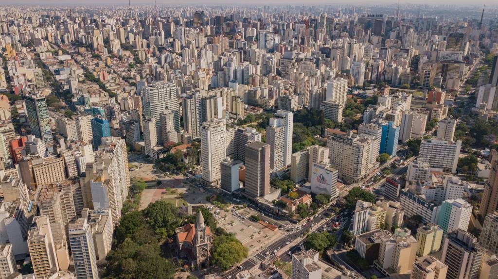 São Paulo registrou a madrugada mais abafada do ano neste domingo (17)