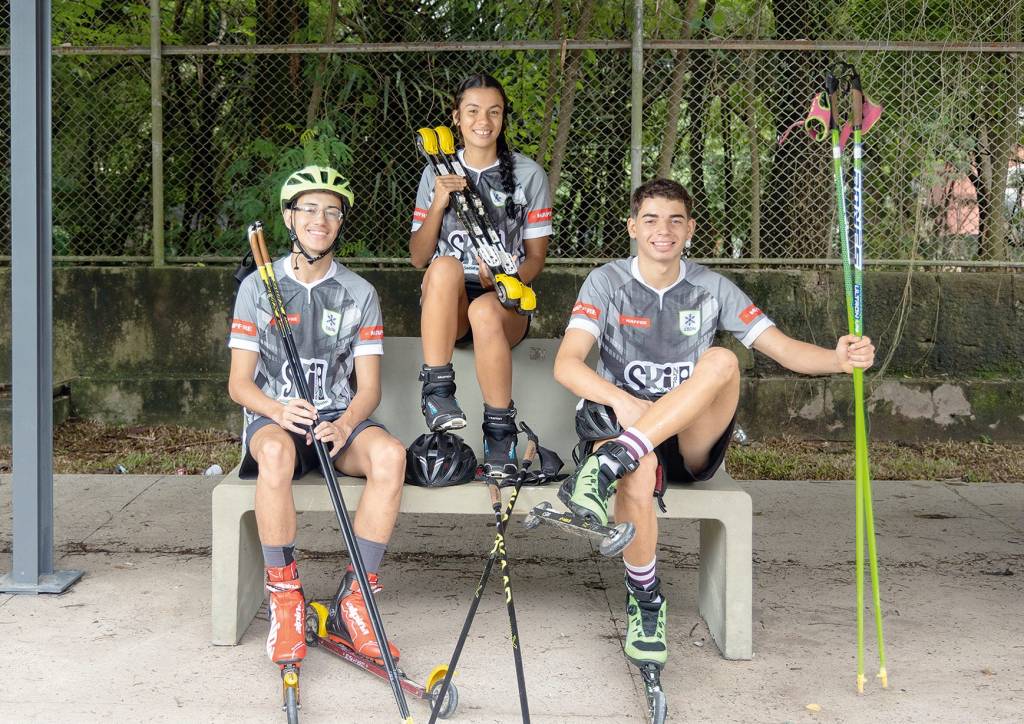 Ski na Rua ensina esporte sobre rodas para jovens que disputam na neve