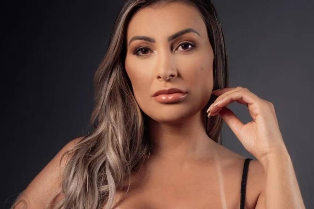 Andressa Urach viraliza com novas tatuagens que cobrem barriga e pernas