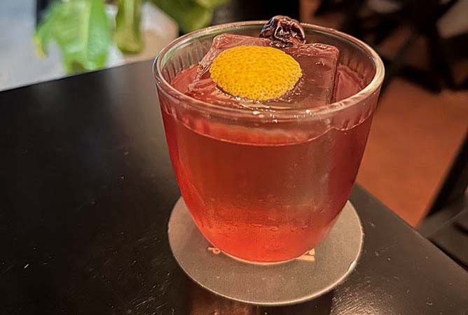 Cantinho Bar, na região de Santa Cecília, tem drinques feitos com cuidado