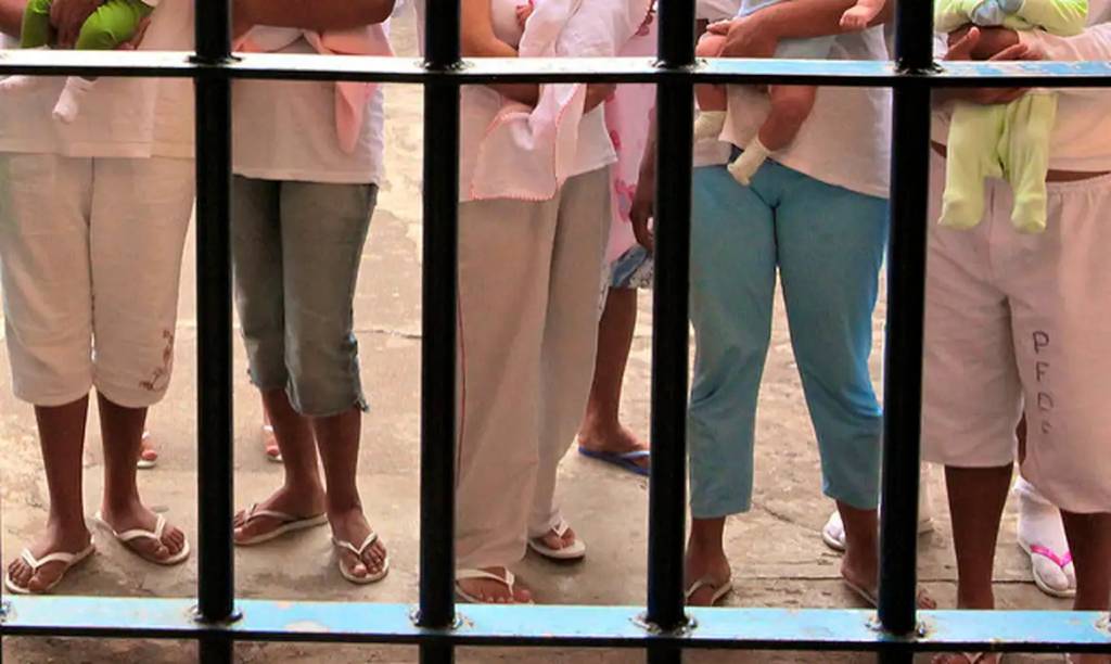 Defensoria de SP denuncia violação a direitos humanos em prisão feminina