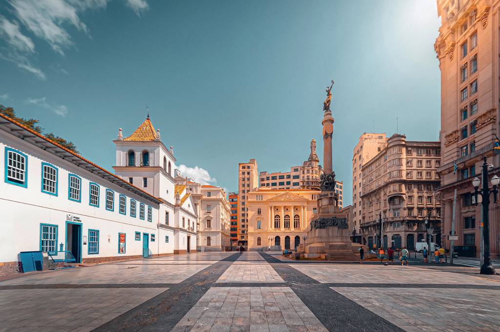 Conjunto Nacional reúne postais de SP em mostra fotográfica