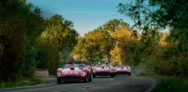 ABRE OPÇÃO 1 Ferrari_Diamond Films_Crédito – Eros Hoagland.jpg Icônica corrida Mille Miglia: aposta da Ferrari na vida real