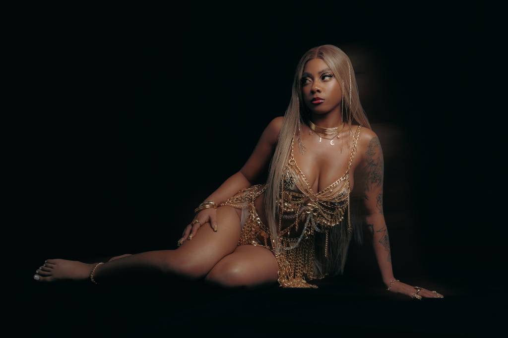 Rapper Ajuliacosta é atração do Sesc Pompeia em fevereiro