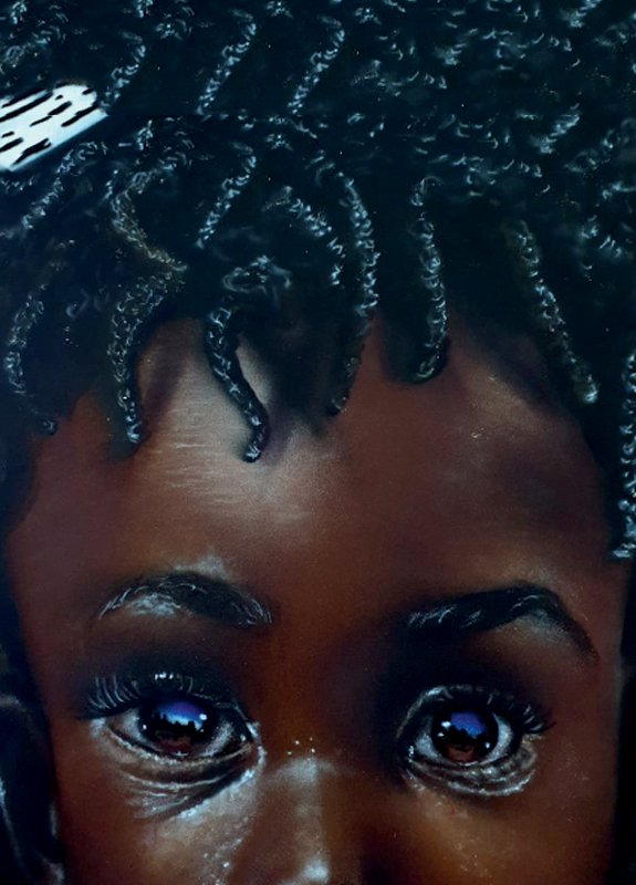 preto tna Imagem mostra face de criança bem de perto, com reflexo de céu iluminado por luzes no fundo dos olhos