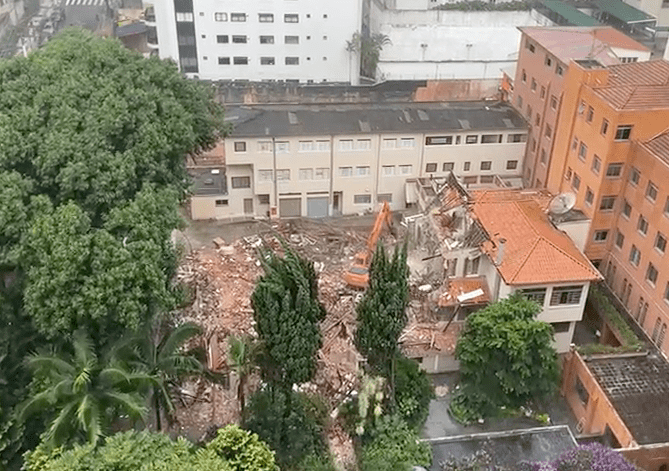Casarão histórico é demolido em Cerqueira César