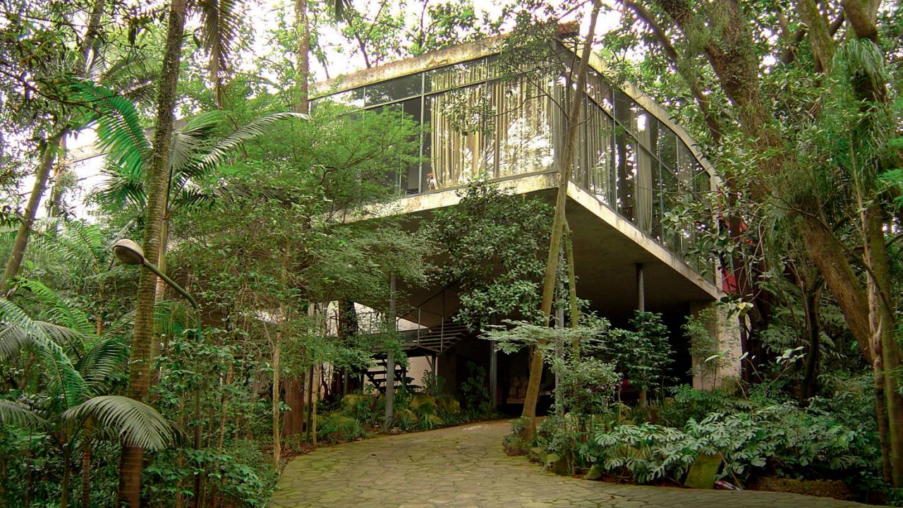 Casa de Vidro, de Lina Bardi, no bairro do Morumbi.