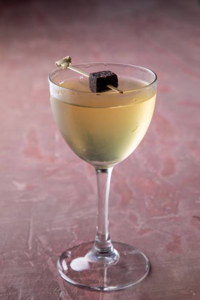 Carandá: com uísque, calda de buriti, limão-siciliano e bitter de laranja do Banqueta Carandá: com uísque, calda de buriti, limão-siciliano e bitter de laranja do Banqueta