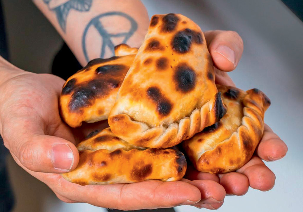 la-guapa-empanadas-paola-carosella