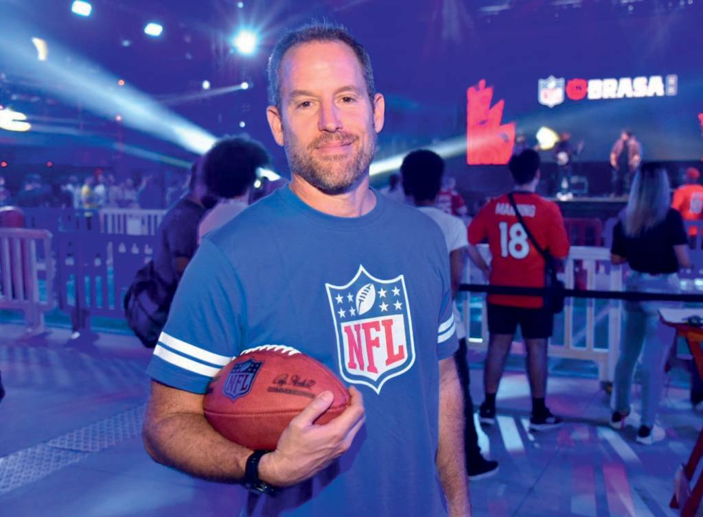 Evento temático da NFL exibe show e partida do Super Bowl em SP