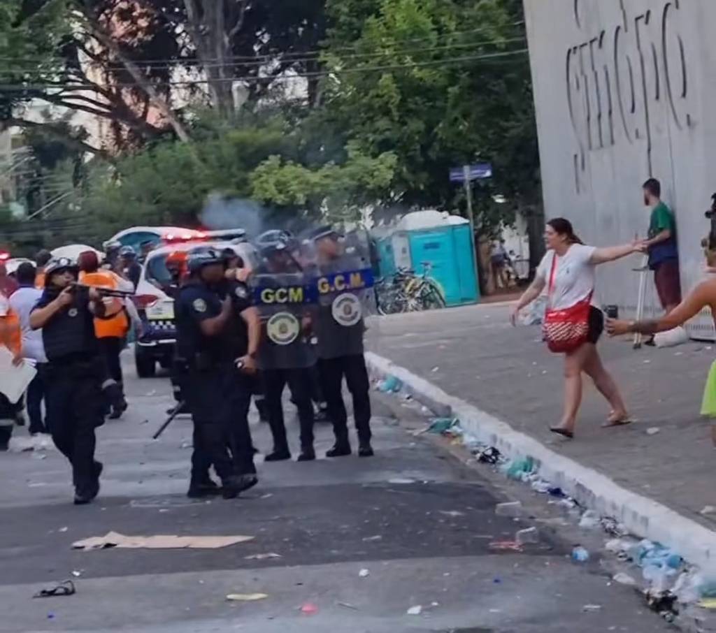 Bloco na Barra Funda termina com bomba de gás e spray de pimenta da GCM