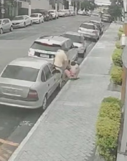 Família com crianças de colo é vítima de roubo violento na Zona Leste