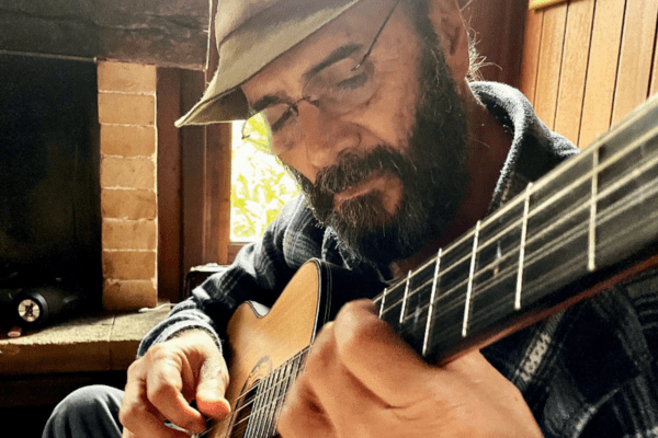 Almir Sater celebra sucessos da carreira em show no Terra SP