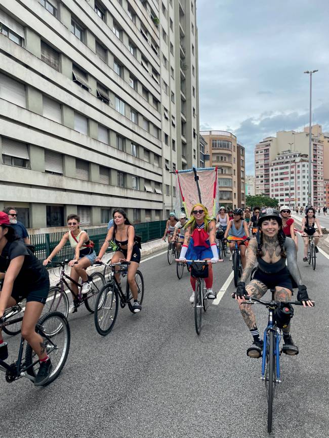 Vespas Bike Gang vespas-bicicleta-feminismo