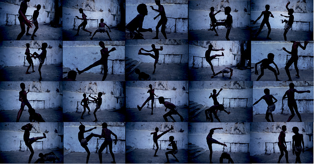 Millan-Miguel Rio Branco-BlueTango-Crédito Cortesia Millan-Miguel Rio Branco-Divulgação.jpg Série de fotos de silhuetas praticando capoeira
