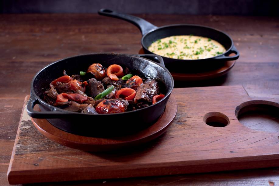 Cordeiro desossado do Refúgio: na companhia de canjiquiha cremosa Cordeiro desossado do Refúgio: na companhia de canjiquiha cremosa