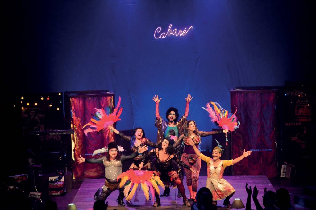 ‘Cabaré Coragem’ acompanha grupo decadente de artistas