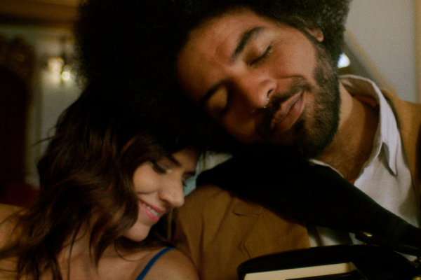 Mariana Aydar e Mestrinho renovam o forró em disco conjunto com inéditas