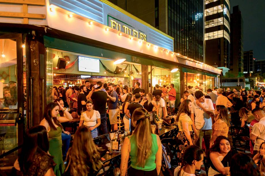 Eu Tu Eles, na Vila Olímpia: apoio na tríade caipirinha, cerveja e petisco Eu Tu Eles, na Vila Olímpia: apoio na tríade caipirinha, cerveja e petisco