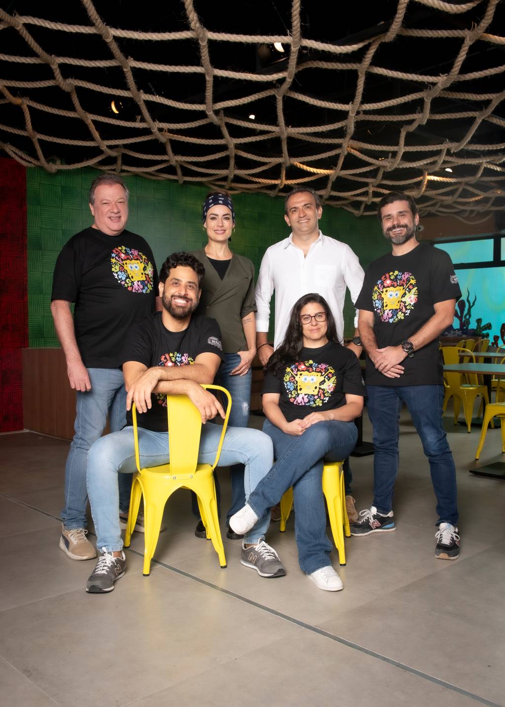 Fernando Saad, Pedro Ollivier, Juliana Araujo, Edgard Gianullo (os de preto) Chef Heaven Delhaye; Victor Fonseca (de camisa branca – Créditos Cleiby Trevisan restaurante-bob-esponja