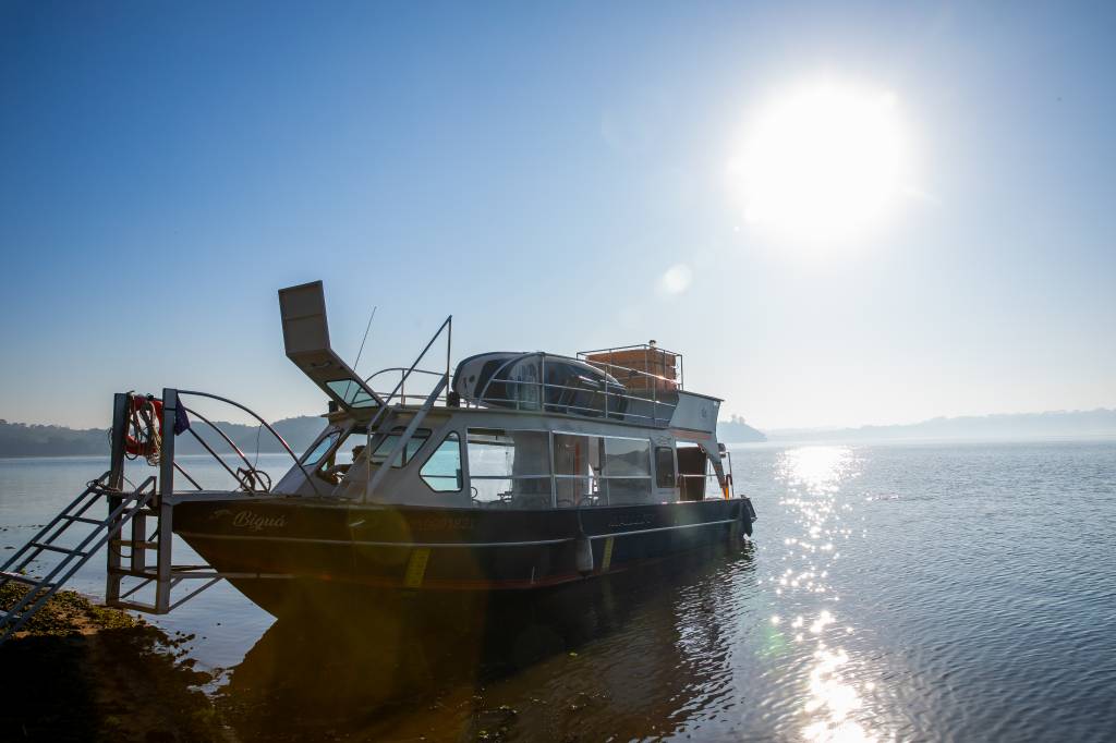 Tripulação do Aquático-SP resgata casal à deriva na represa Billings
