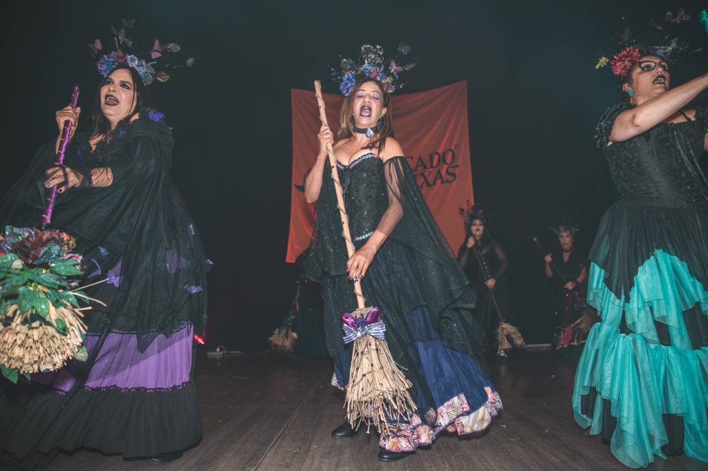 Mercado das Bruxas leva rituais gratuitos e produtos de magia à Paulista