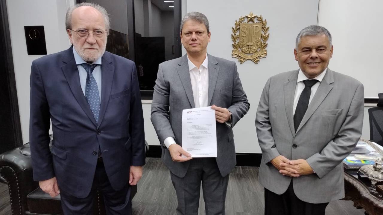Governador recebe lista tríplica