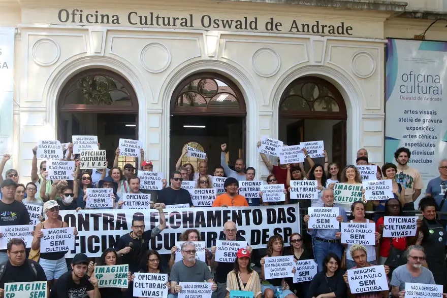 Manifestação pelas oficinas culturais