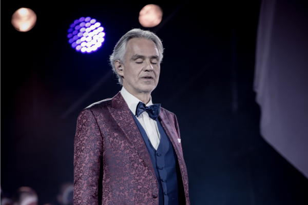 Hotel em Copacabana promove recital exclusivo de Andrea Bocelli