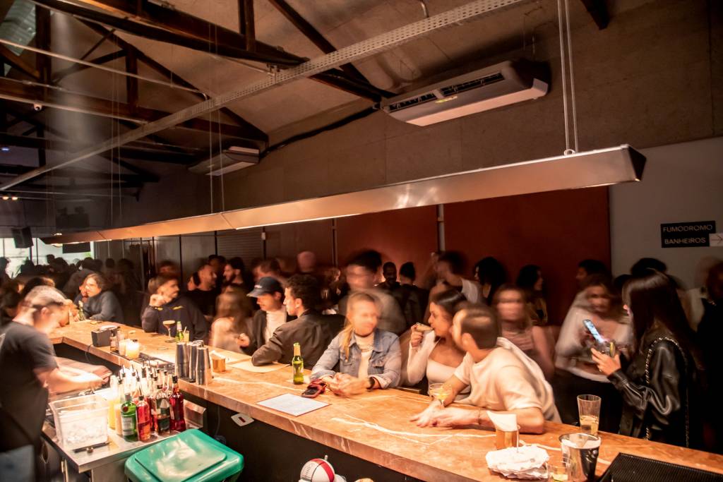 Caracol: conheça a nova versão do bar, com música alta e bons drinques