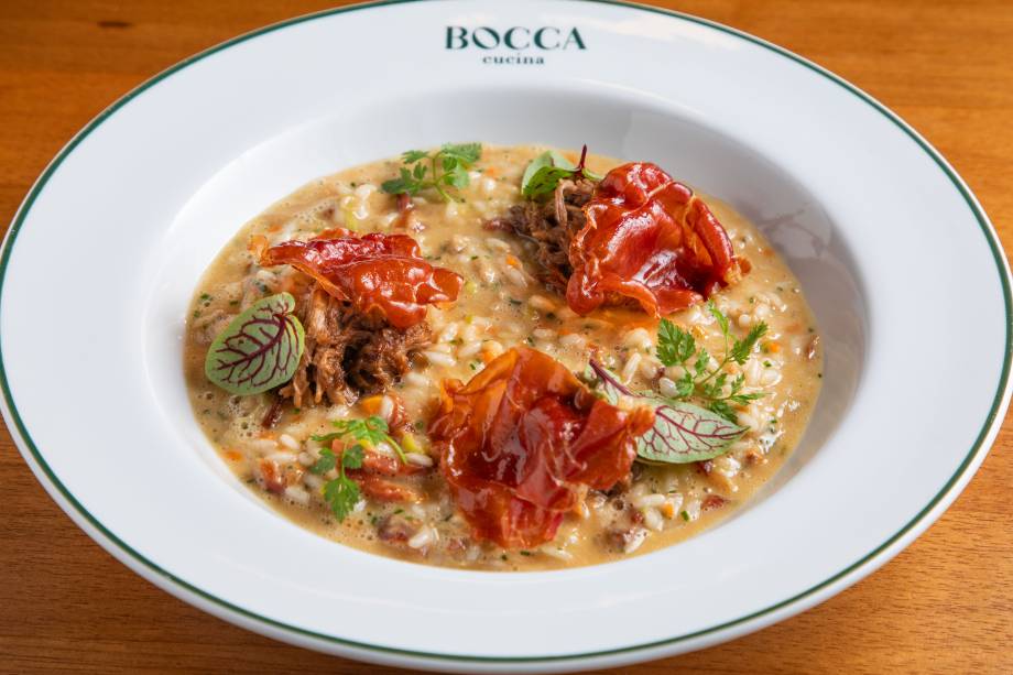 Risotto all’anatra: com pato desfiado, presunto cru e azeite de ervas Risotto all’anatra: com pato desfiado, presunto cru e azeite de ervas