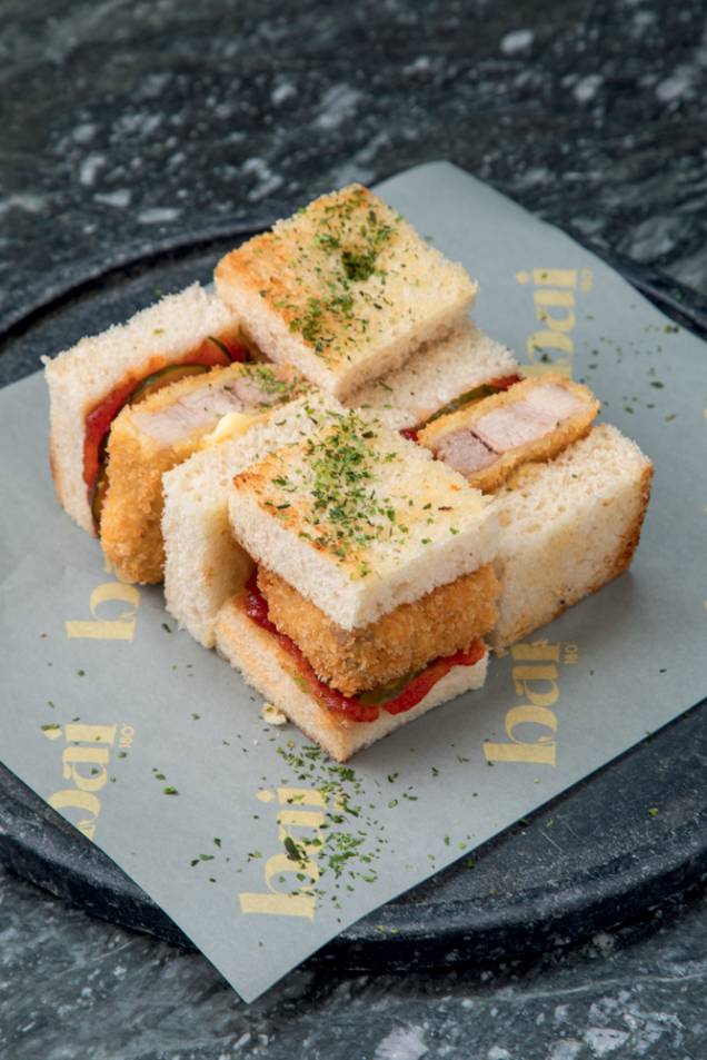 Katzzo sando do Bai 180°: de pancetta de porco Katzzo sando do Bai 180°: de pancetta de porco